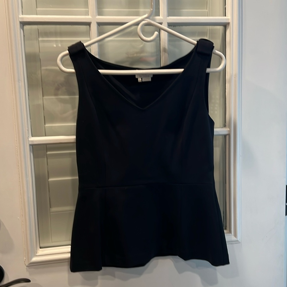 Kate Spade beautiful black top size 6, knit form fitting!